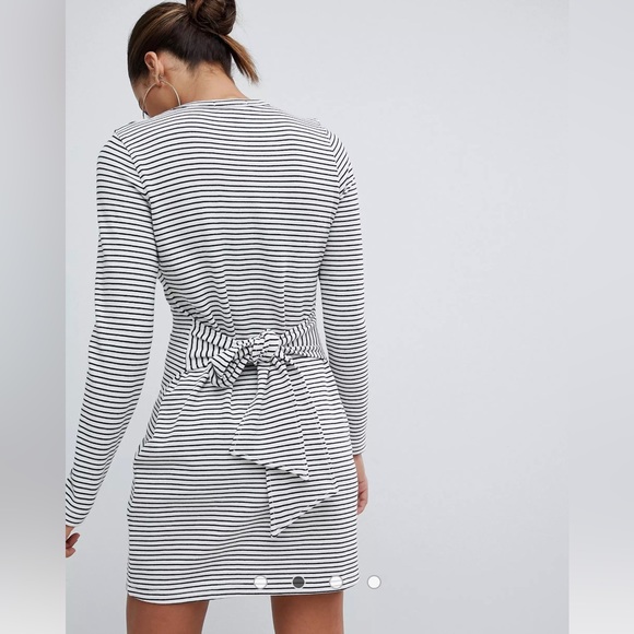 Misguided size M long sleeve stripe dress - Picture 3 of 9